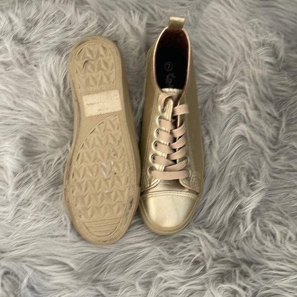 KIX Faux Leather Metallic Gold Sneakers by Twisted Sz Women Size 7 - Picture 2 of 7